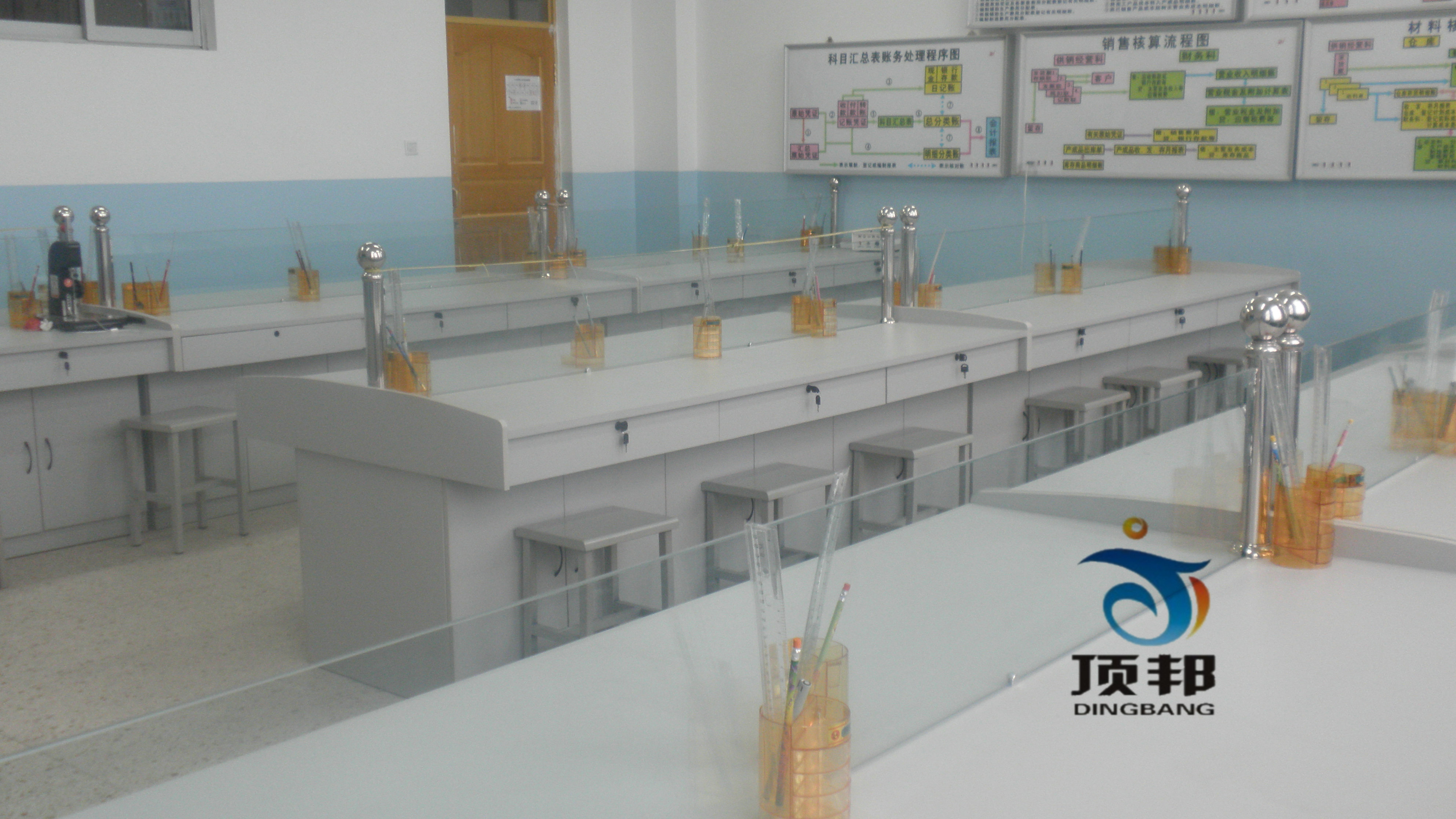 財(cái)會(huì)模擬實(shí)驗(yàn)室設(shè)備(六人座)