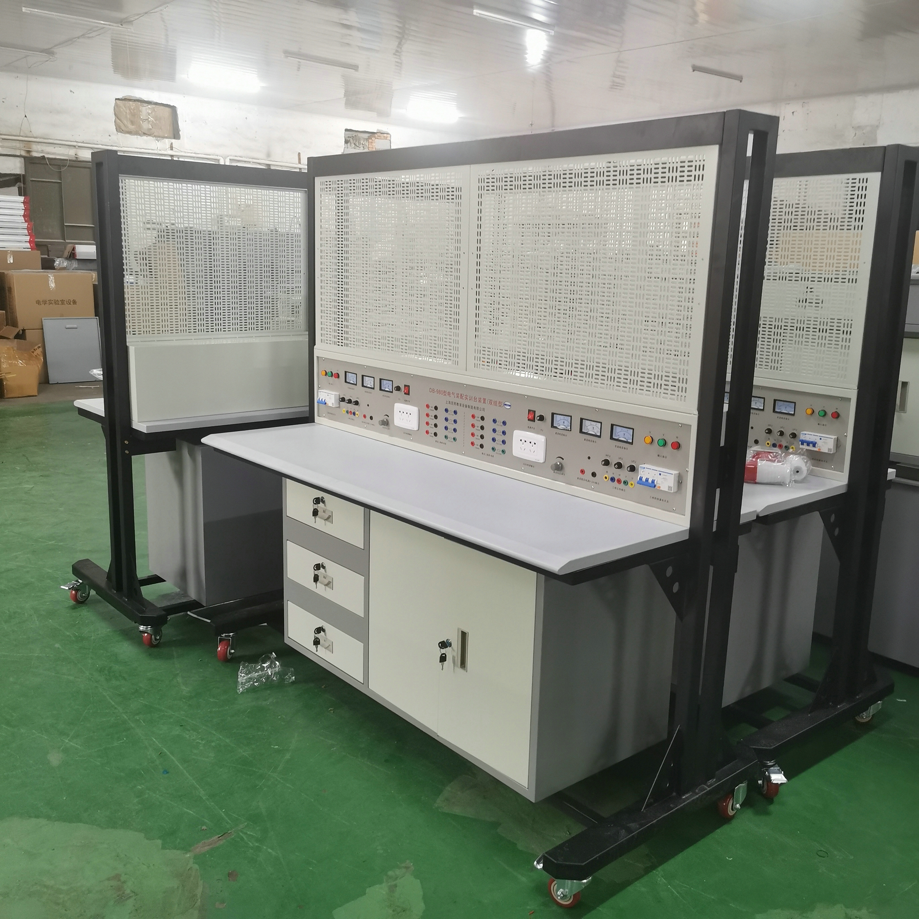 電氣裝配實(shí)訓(xùn)臺(tái)