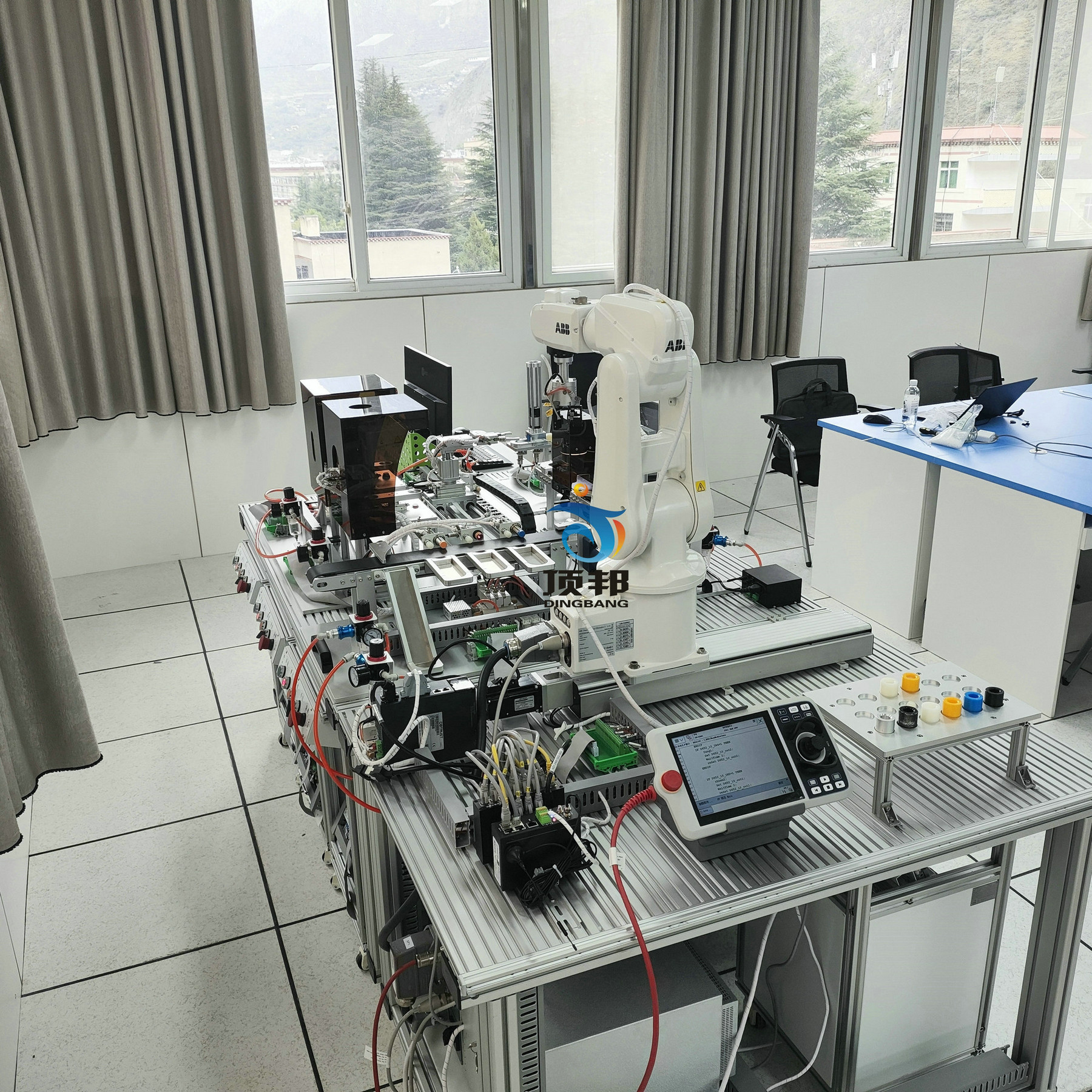 智能工業(yè)機器人實訓平臺